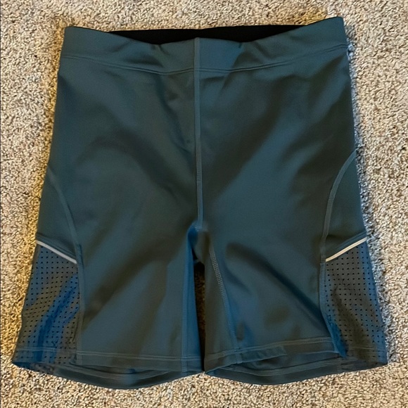 Fabletics Active Shorts - Picture 5 of 6
